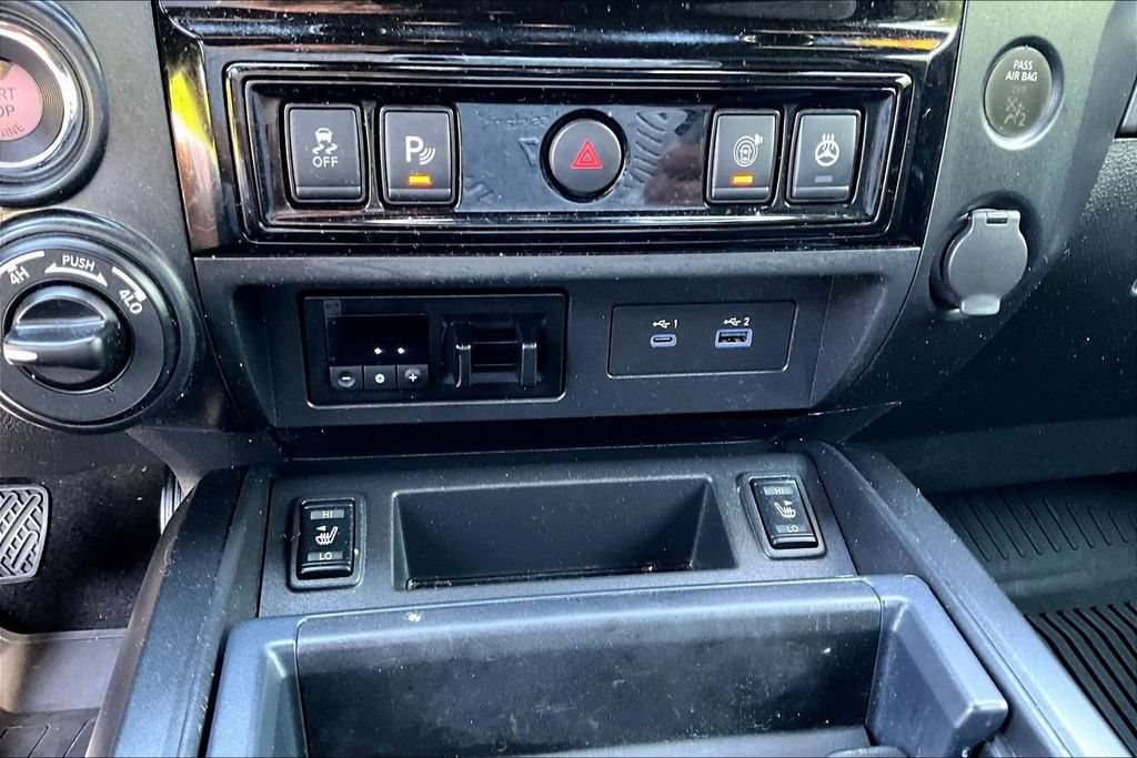 Used 2023 Nissan Titan PRO-4X w/ Pro-4x Convenience Package AWD/4WD image 17