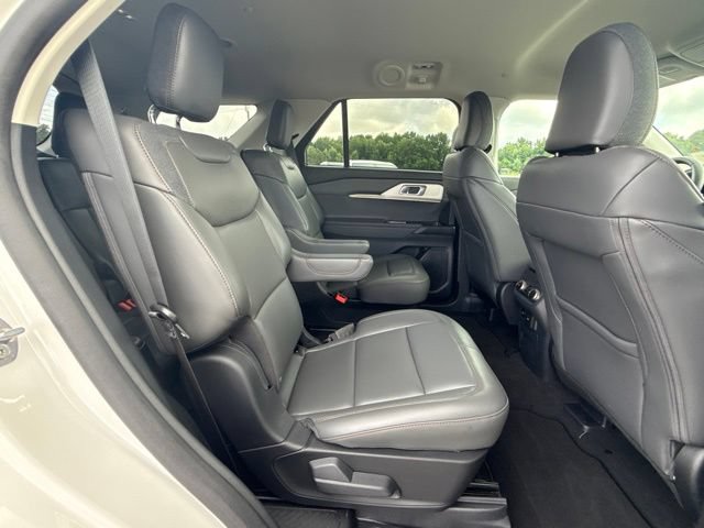Used 2025 Ford Explorer Active w/ Active Comfort Package RWD image 19