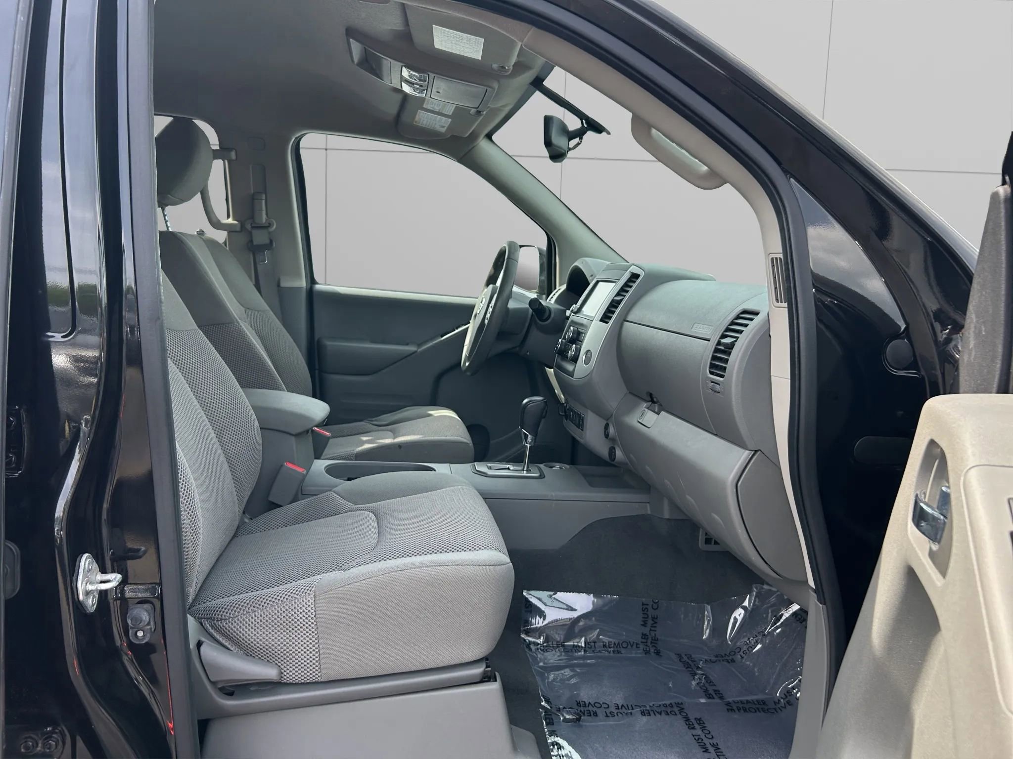 Used 2021 Nissan Frontier SV w/ Midnight Edition Floor Mats image 13