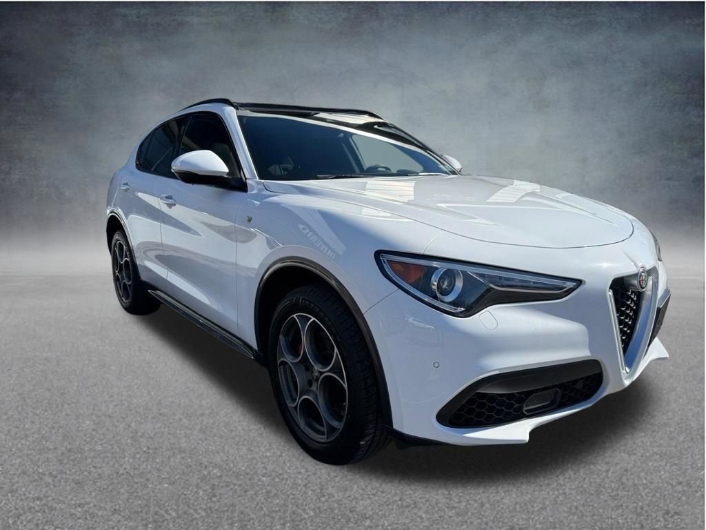 Used 2023 Alfa Romeo Stelvio Ti image 7
