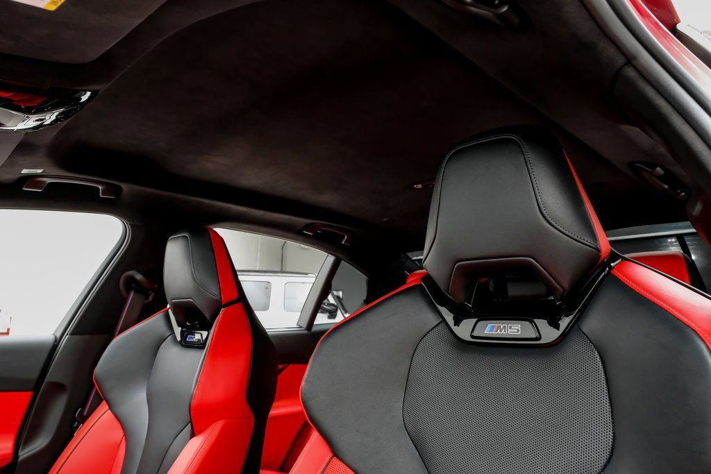 Used 2025 BMW M5 w/ Carbon Package image 24