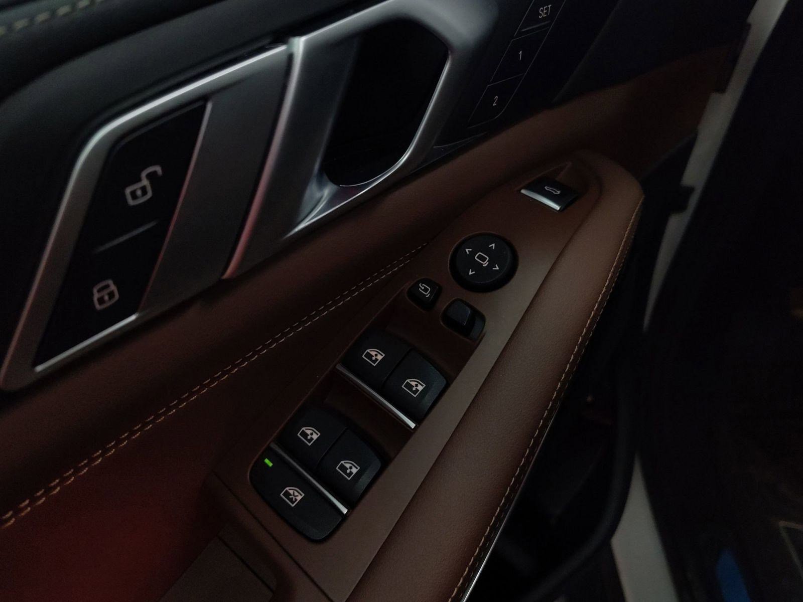 Used 2025 BMW X5 xDrive50e image 12