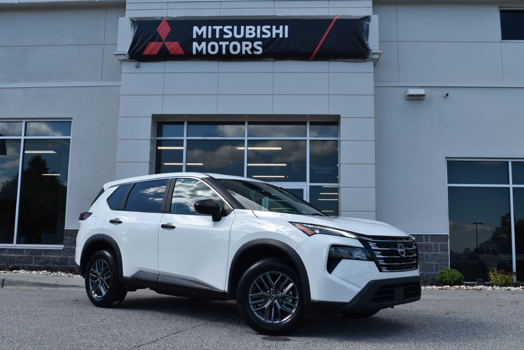Used 2024 Nissan Rogue S FWD image 1