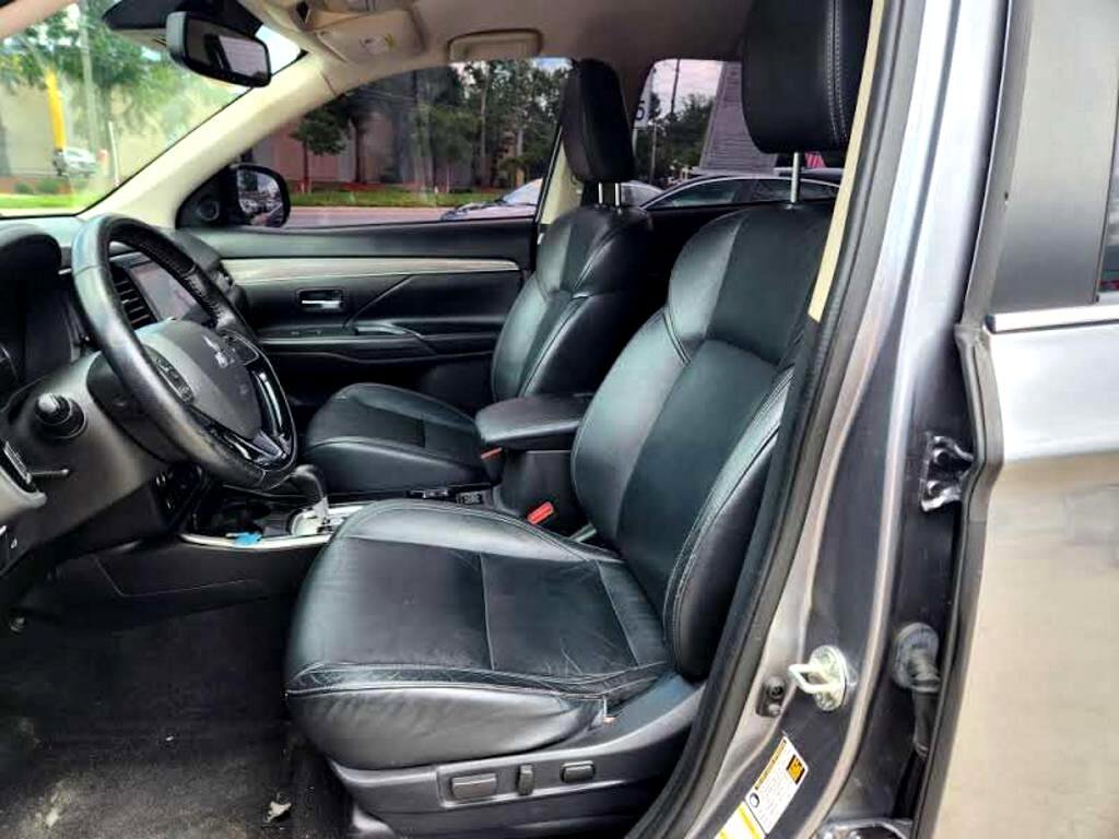 Used 2020 Mitsubishi Outlander SE image 11