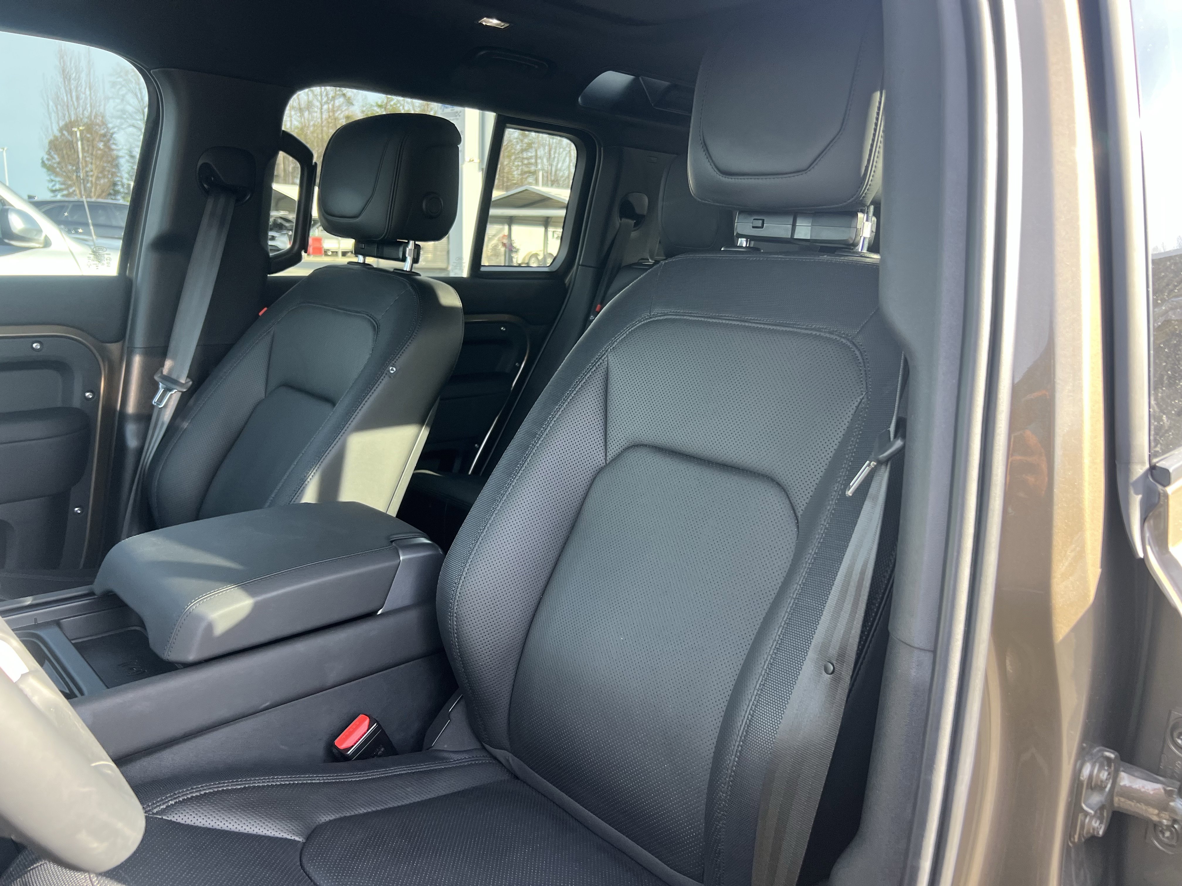 Certified 2024 Land Rover Defender 110 X-Dynamic SE image 16