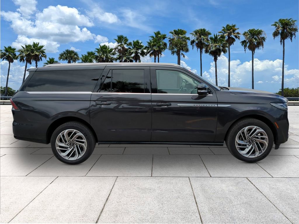 Used 2025 Lincoln Navigator L Reserve AWD/4WD image 8