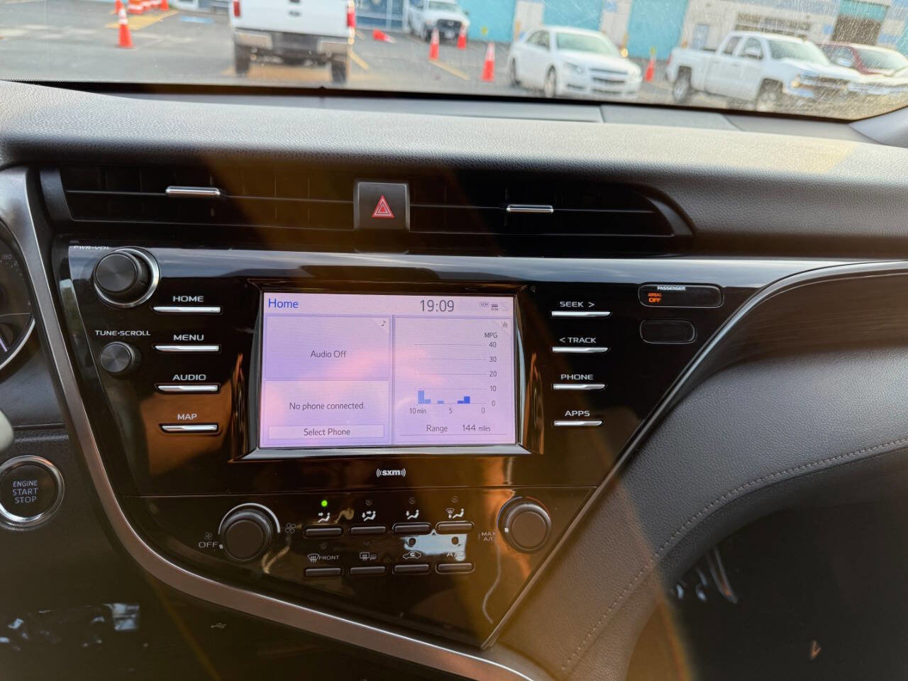 Used 2020 Toyota Camry LE image 31
