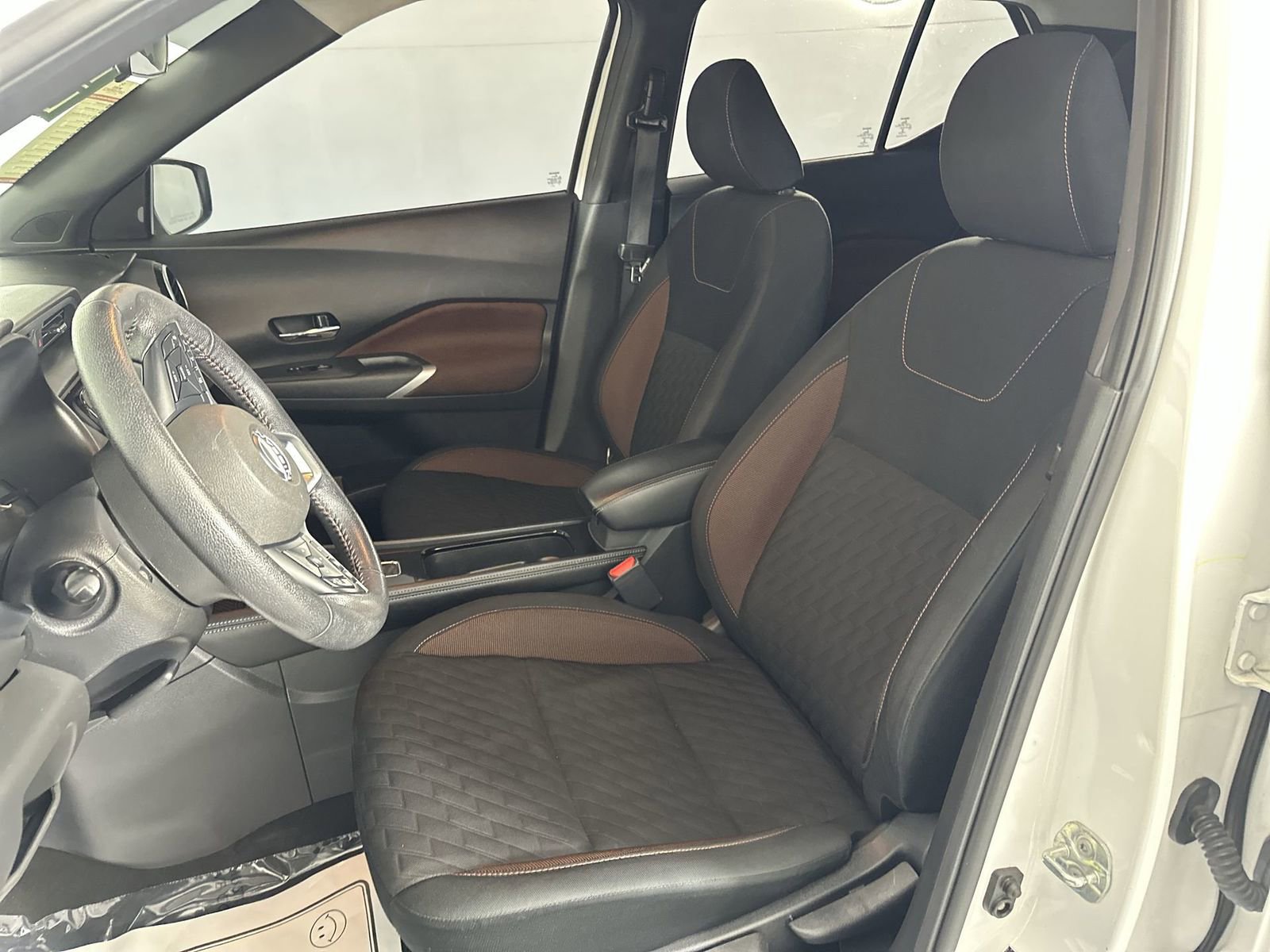 Used 2023 Nissan Kicks SR image 11