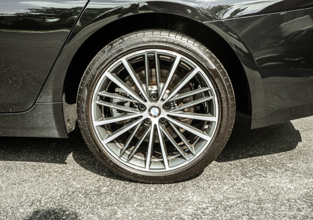 Used 2023 BMW 540i xDrive w/ Premium Package AWD/4WD image 32