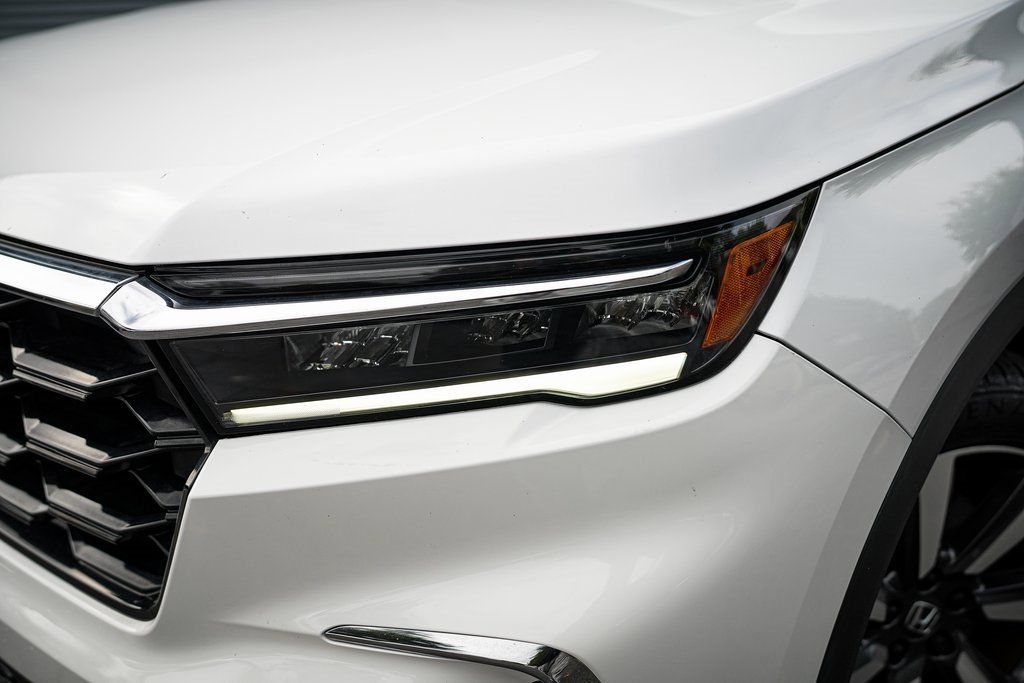 Used 2024 Honda Pilot Touring image 3