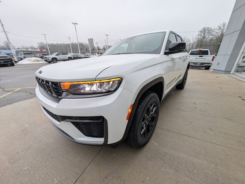 New 2026 Jeep Grand Cherokee Altitude image 8