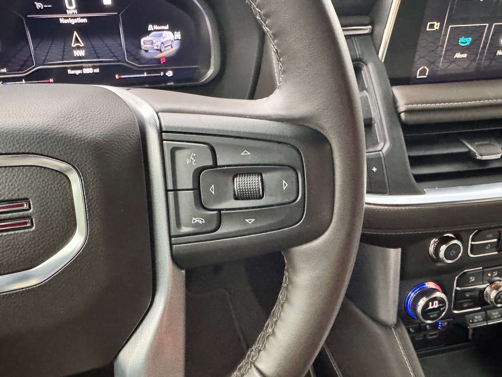 Used 2023 GMC Yukon XL SLT w/ SLT Luxury Package AWD/4WD image 19