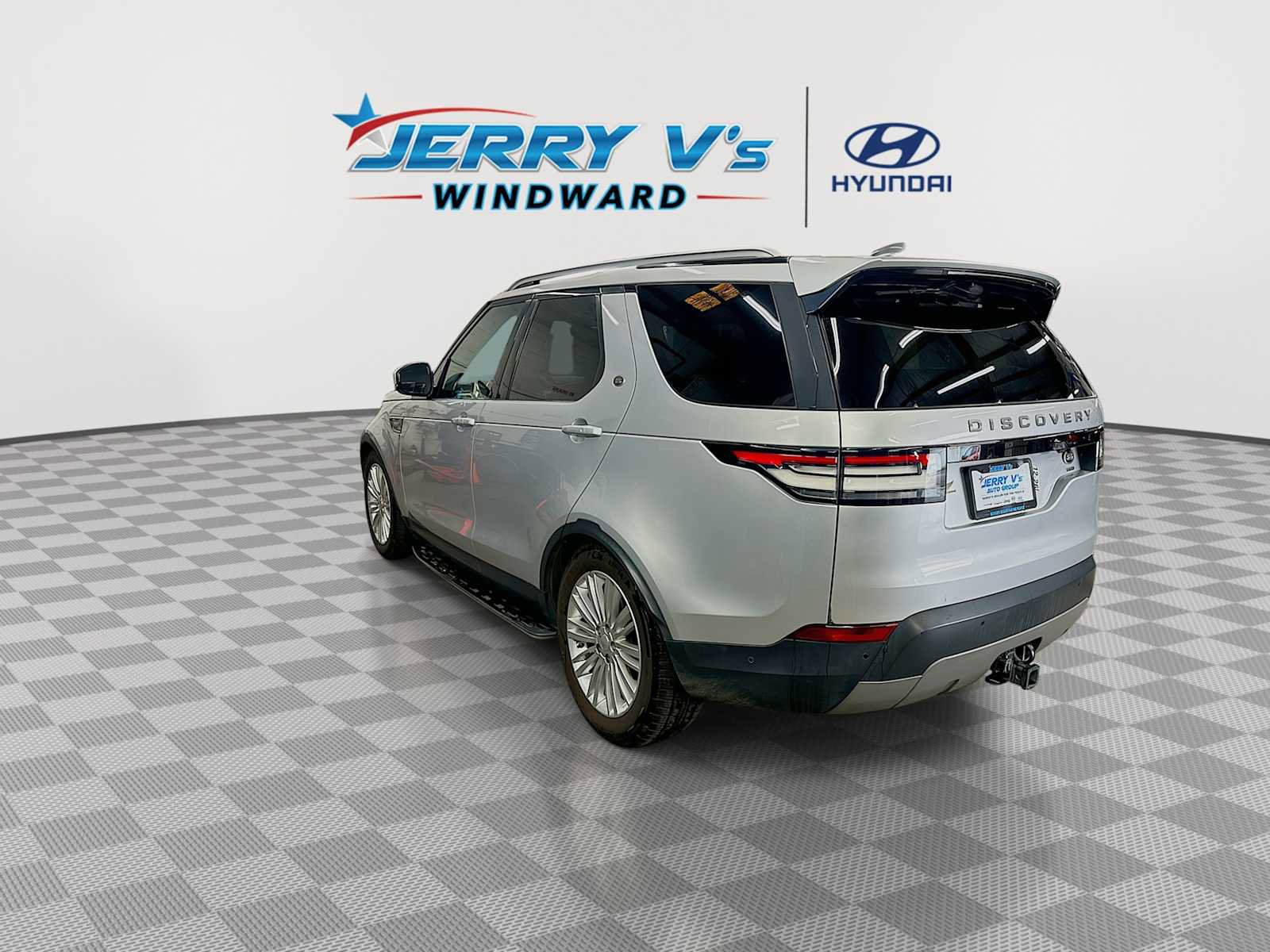 Used 2018 Land Rover Discovery SE image 6