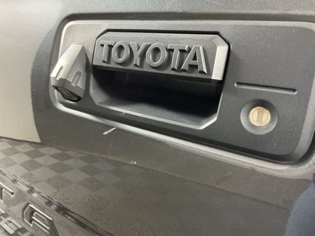 Used 2021 Toyota Tacoma TRD Off-Road AWD/4WD image 8