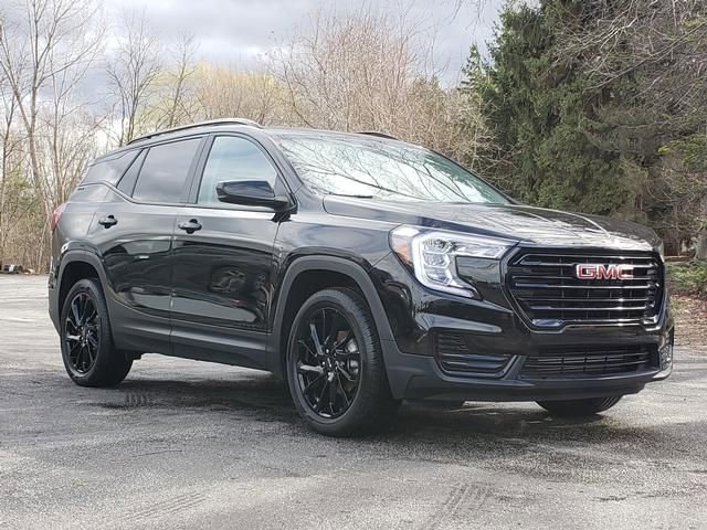 Used 2023 GMC Terrain SLE w/ Driver Convenience Package image 1