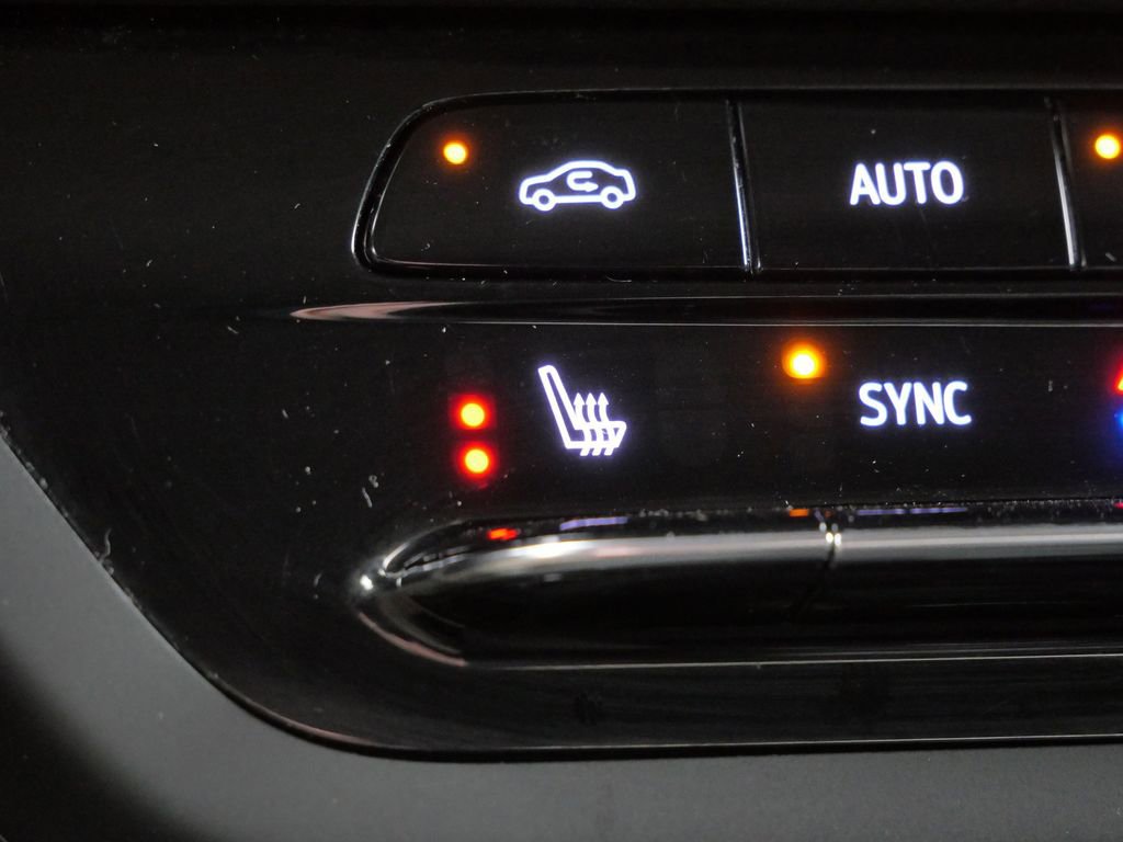 Used 2022 Buick Envision Essence w/ Sport Touring Package image 28