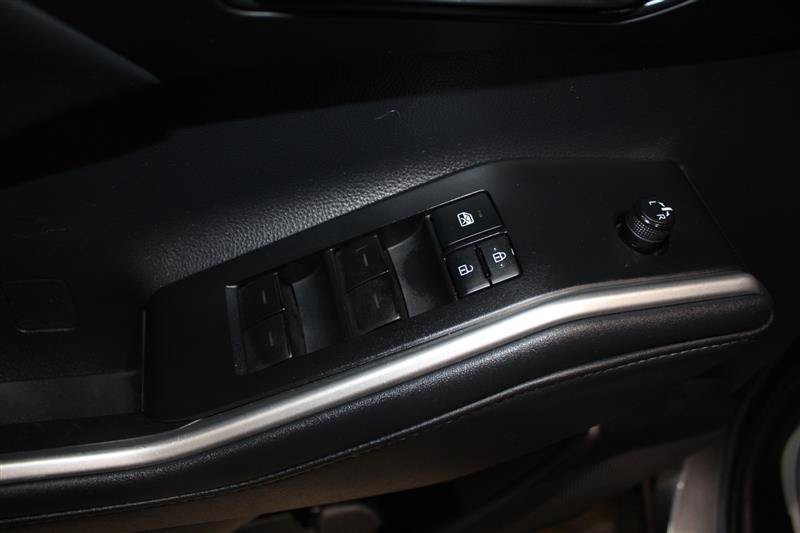 Used 2021 Toyota Highlander XLE AWD/4WD image 24