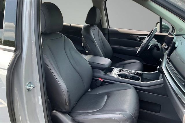Certified 2025 Kia Carnival SX Prestige image 30