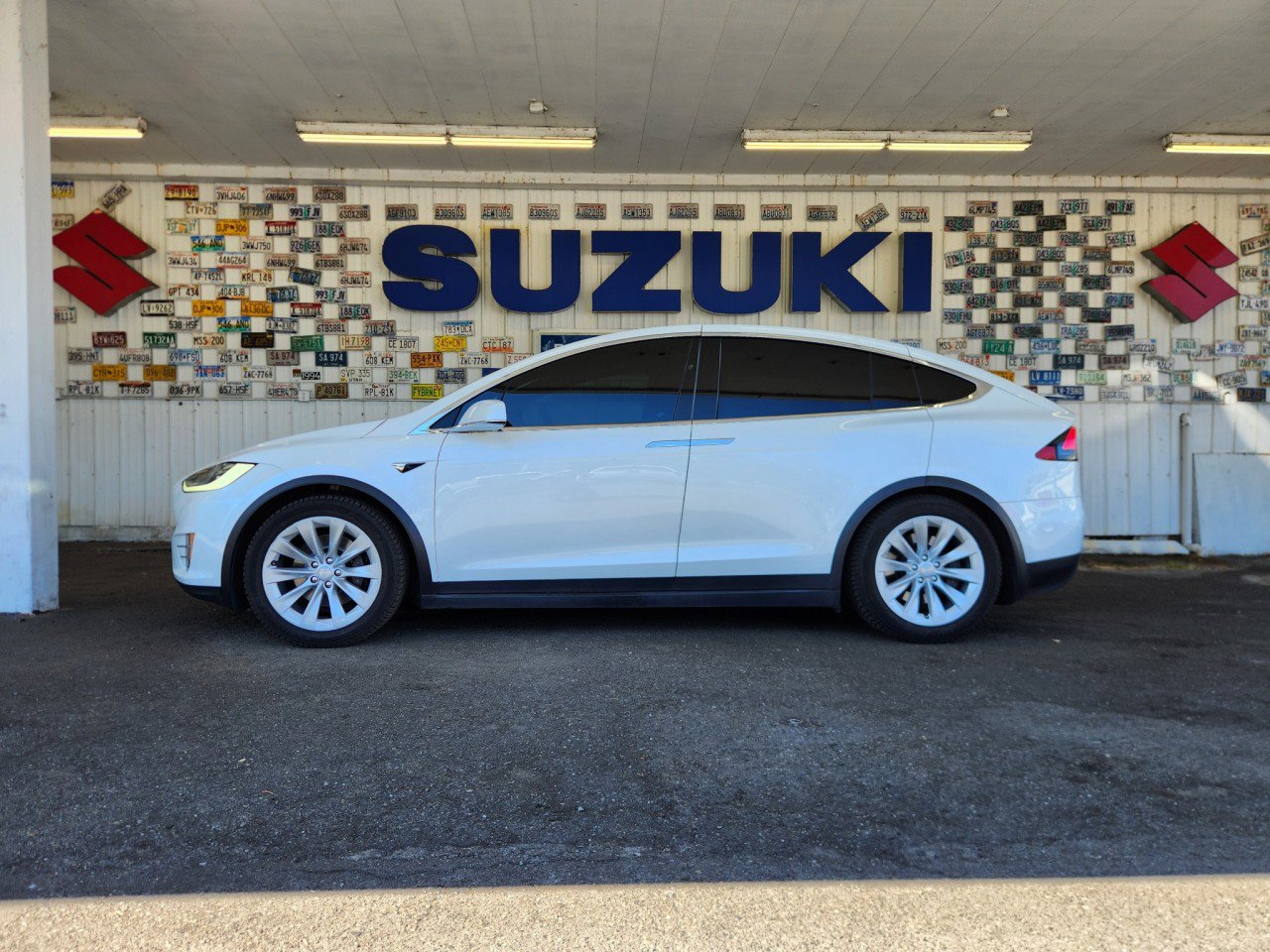 Used 2017 Tesla Model X 100D AWD/4WD image 5