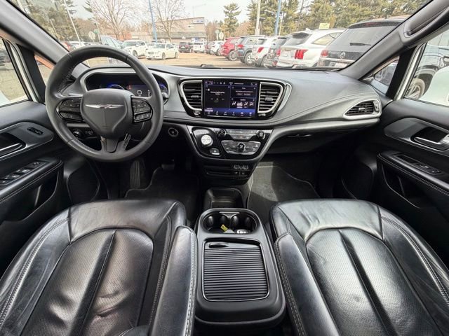 Used 2022 Chrysler Pacifica Touring-L w/ S Appearance Package FWD image 13