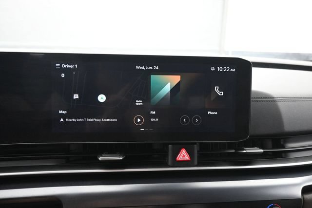Used 2025 Kia Carnival FWD image 18