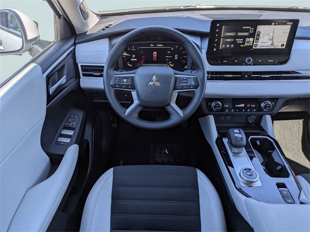 New 2025 Mitsubishi Outlander SE image 15