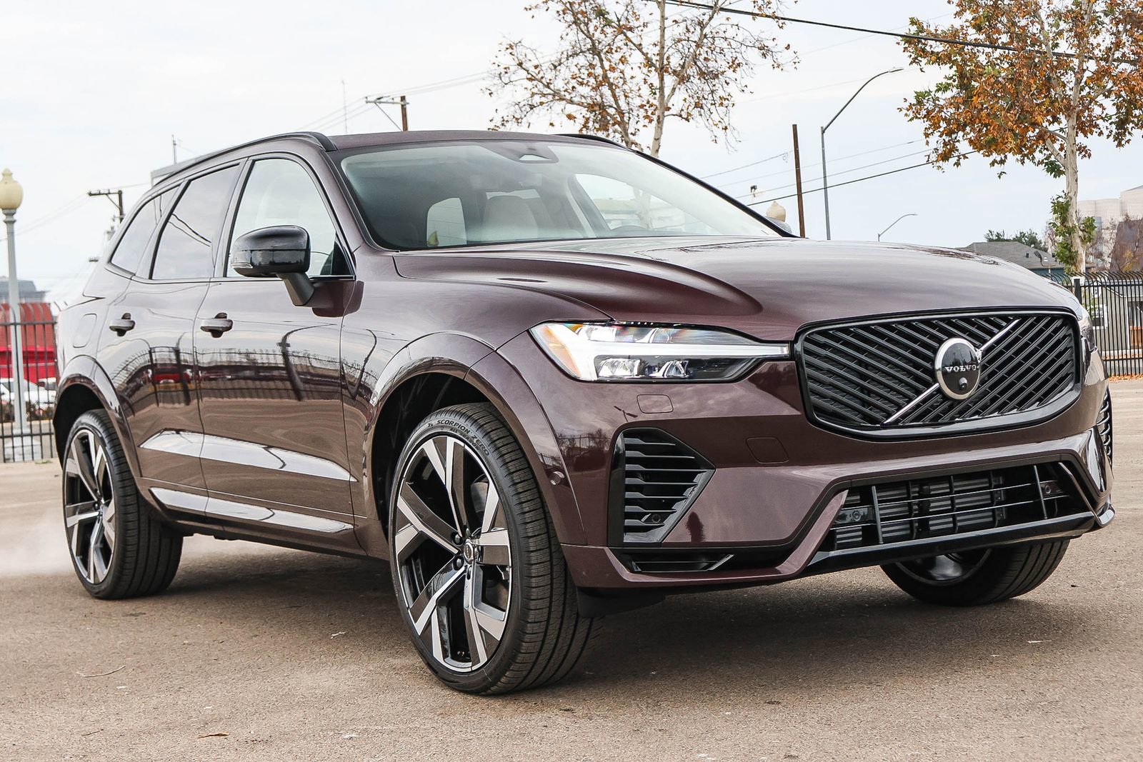 New 2026 Volvo XC60 T8 Ultra w/ Climate Package image 3