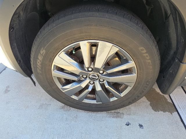 Used 2024 Nissan Pathfinder SV w/ SV Premium Package FWD image 10
