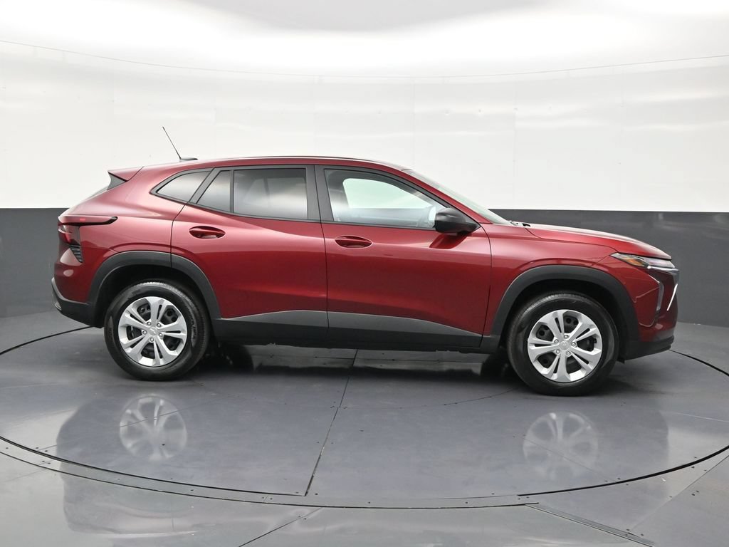 Used 2025 Chevrolet Trax LS FWD image 7