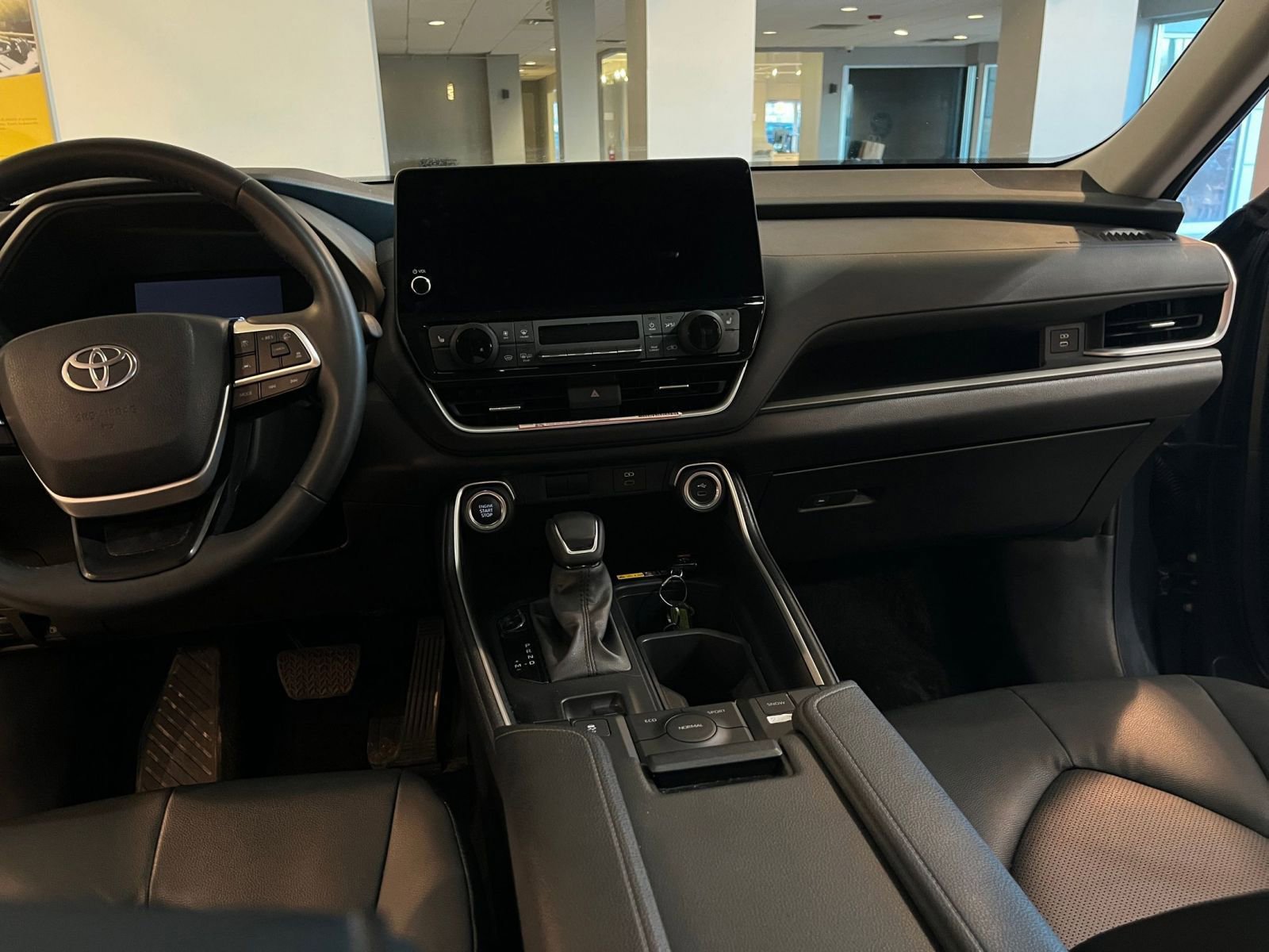 Used 2025 Toyota Grand Highlander FWD image 37