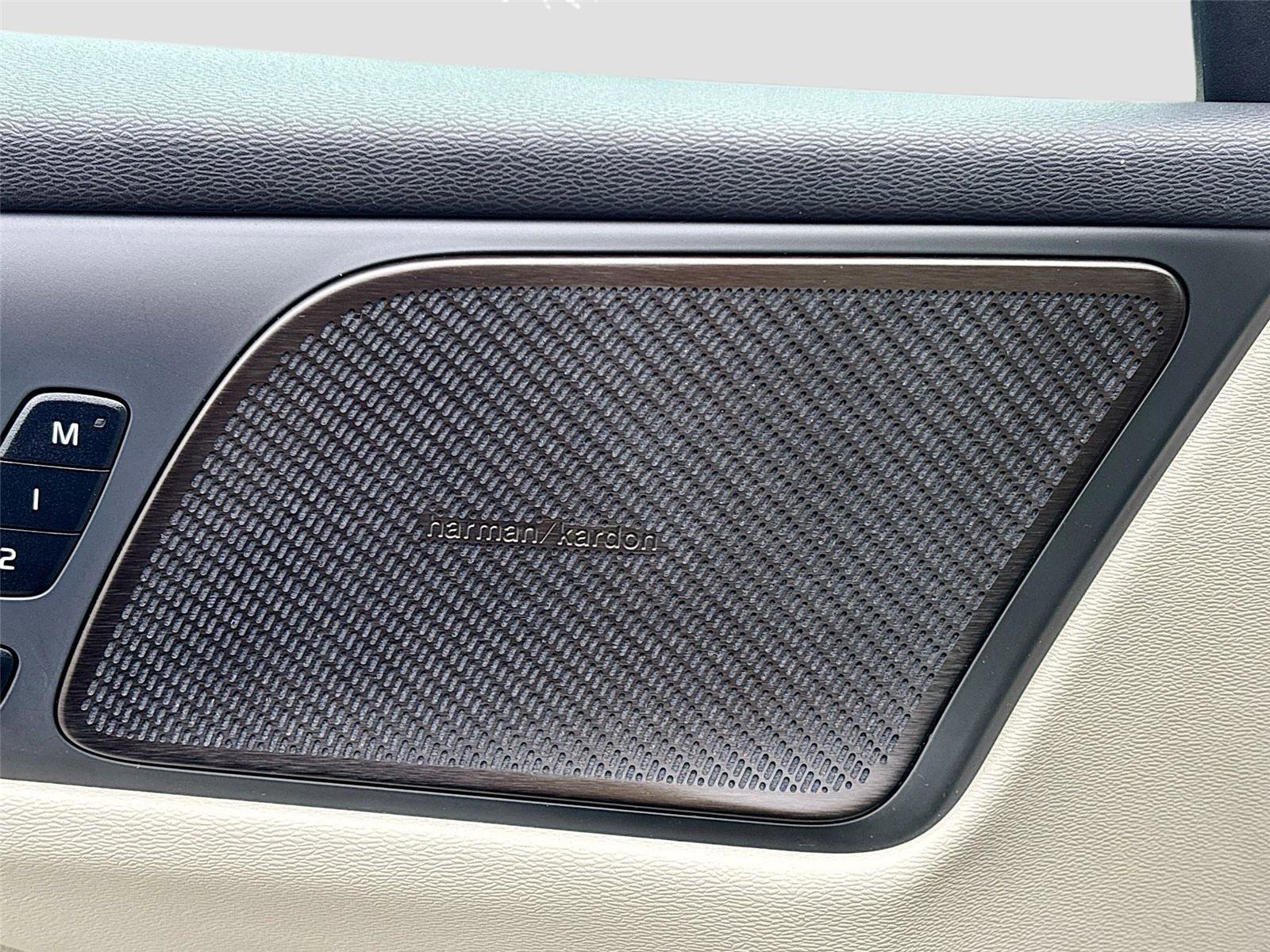 Used 2025 Volvo V60 B5 Cross Country Plus AWD/4WD image 19