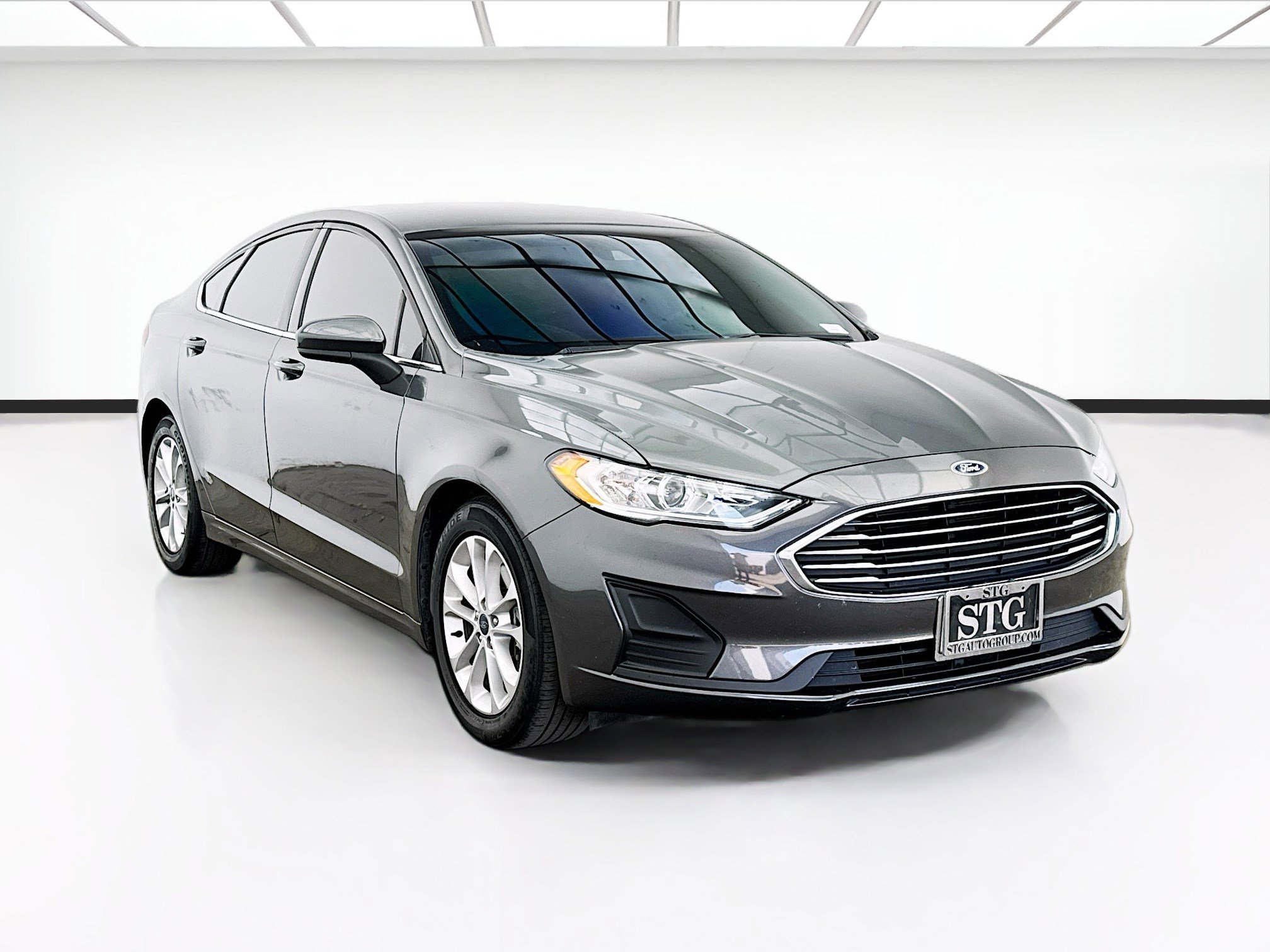 Used 2020 Ford Fusion SE image 3