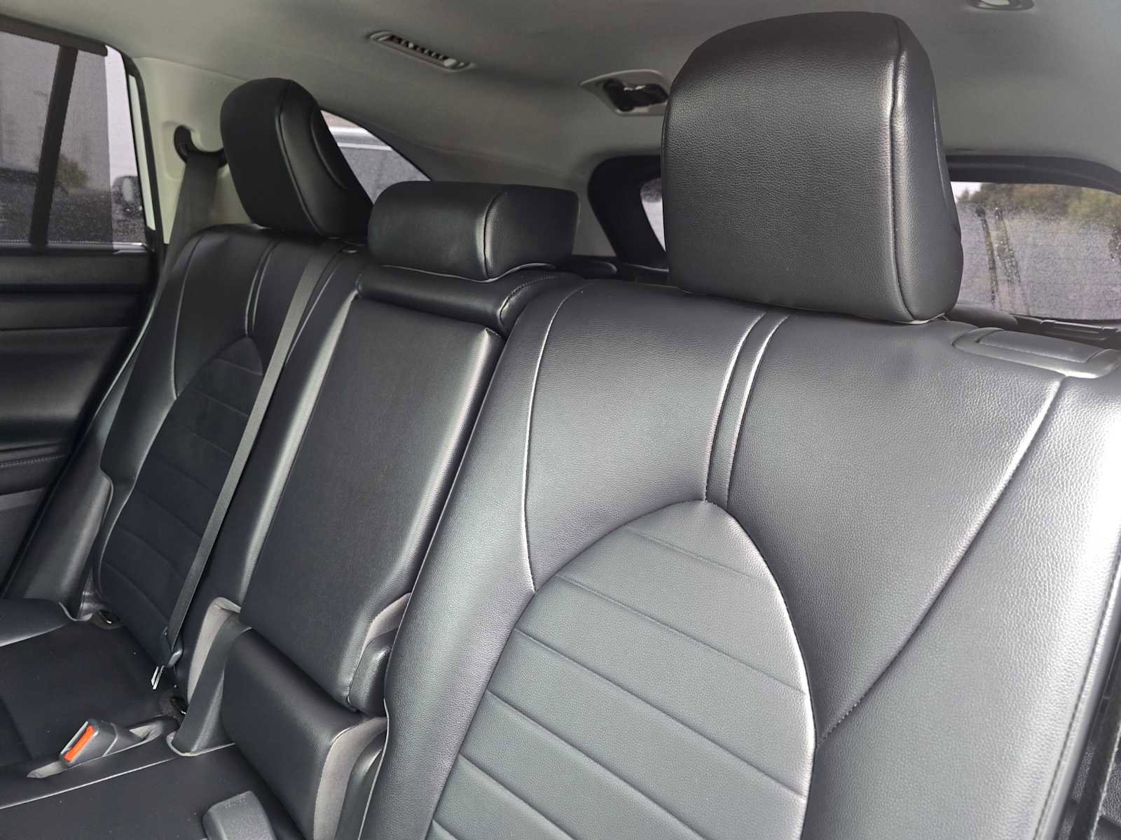 Used 2023 Toyota Highlander XLE FWD image 18