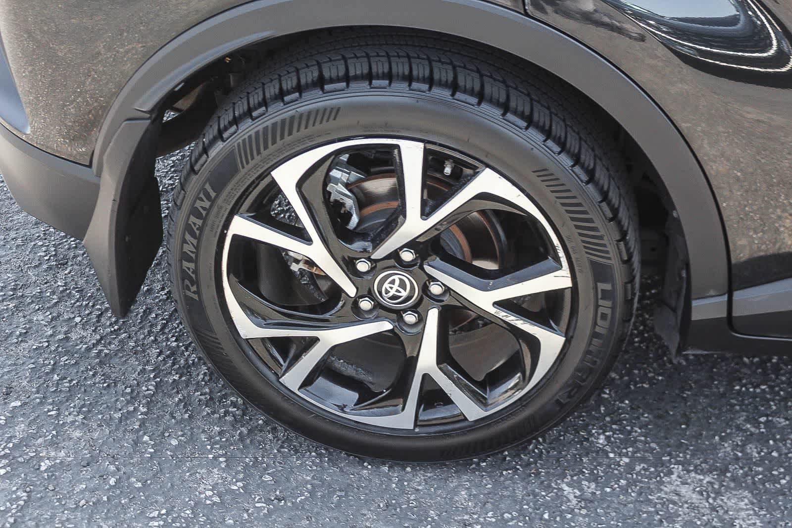 Used 2021 Toyota C-HR XLE FWD image 11
