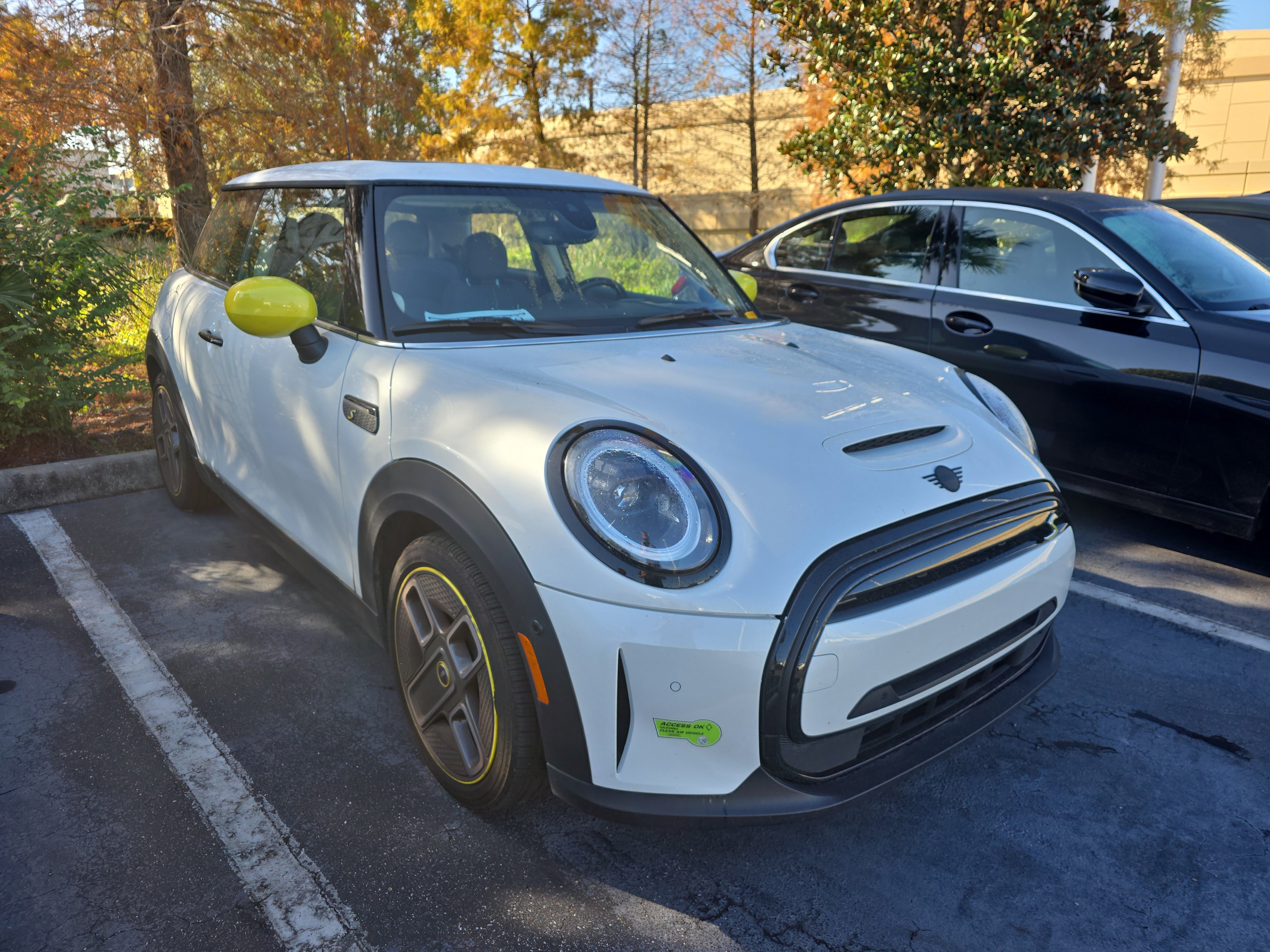Used 2024 MINI Cooper SE image 1