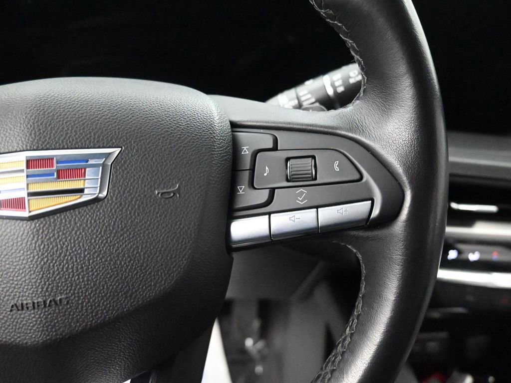 Used 2025 Cadillac XT4 Premium Luxury image 35