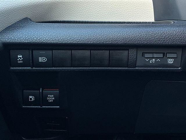Certified 2026 Toyota Sienna Limited FWD image 29