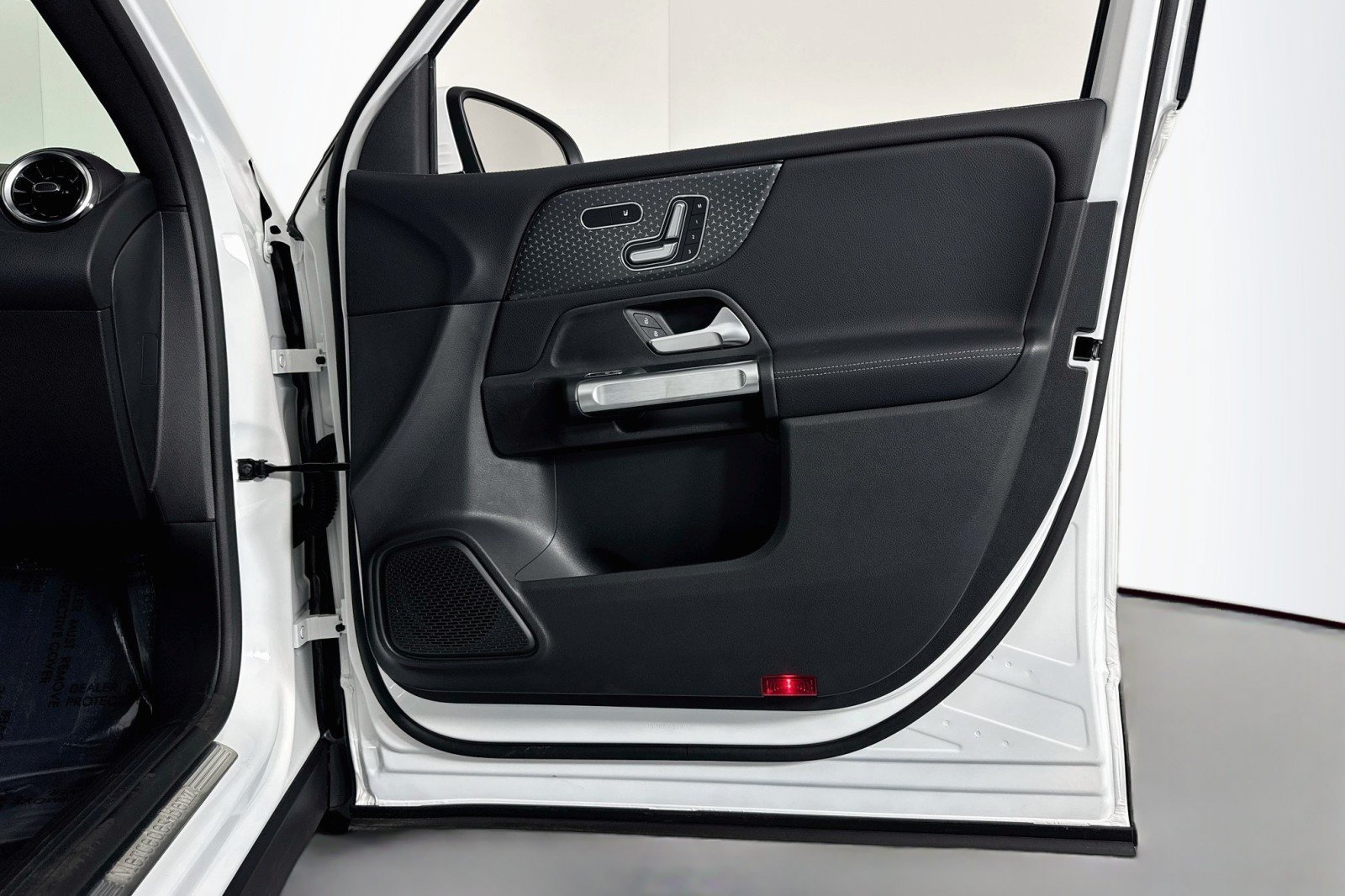 Used 2026 Mercedes-Benz GLB 250 image 23