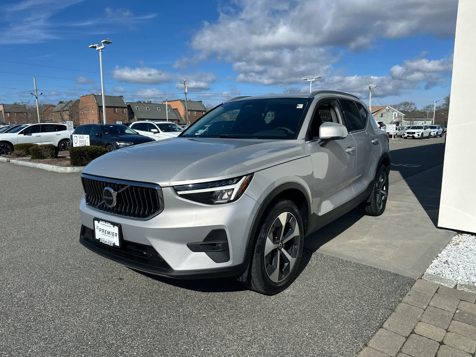 Used 2023 Volvo XC40 B5 Plus w/ Protection Package Premier image 4