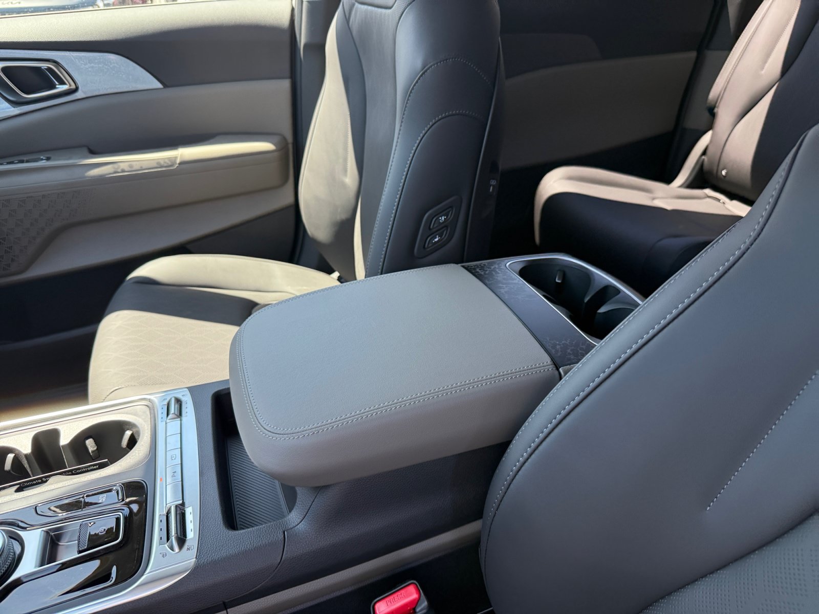 New 2027 Kia Carnival SX FWD image 14