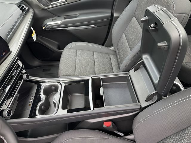 New 2026 Chevrolet Traverse LT w/ Sun and Wheel Package FWD image 22
