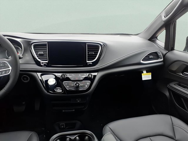 New 2026 Chrysler Pacifica Select image 13