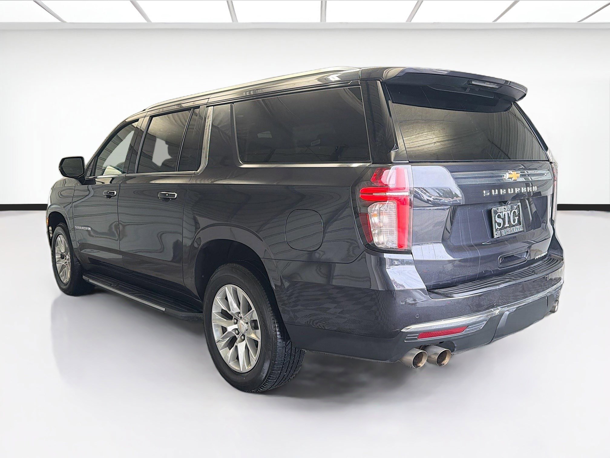 Used 2023 Chevrolet Suburban Premier image 6