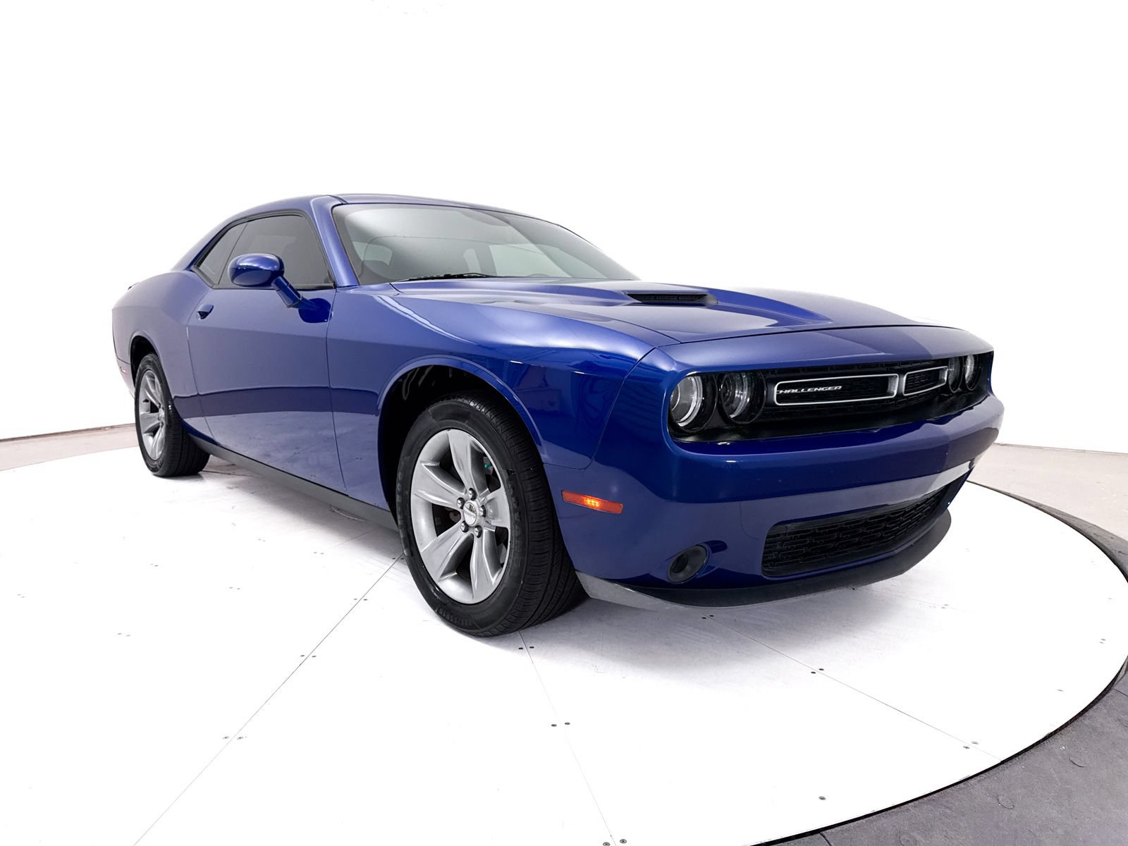 Used 2021 Dodge Challenger SXT RWD image 13