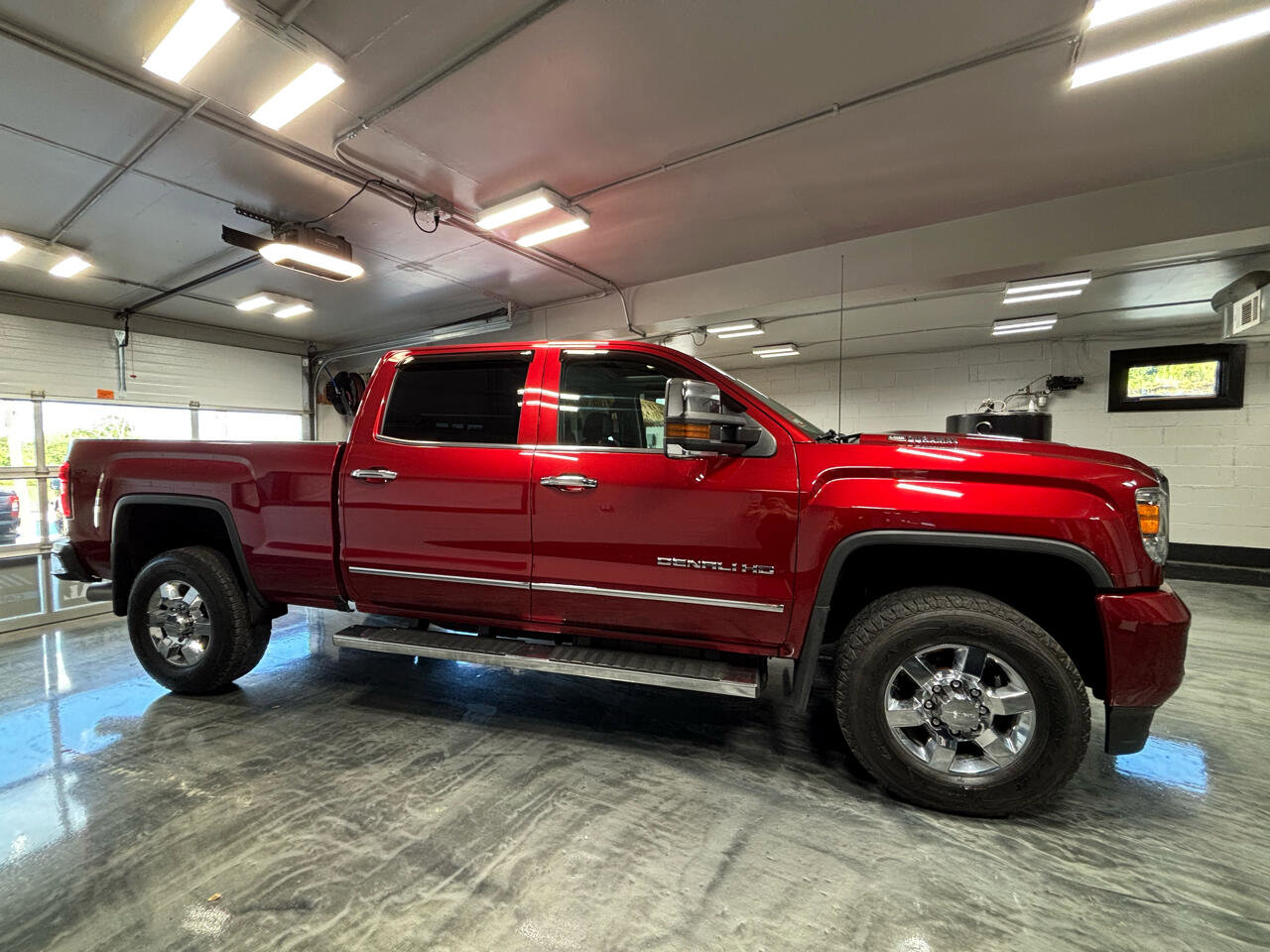 Used 2018 GMC Sierra 3500 Denali w/ Duramax Plus Package image 11