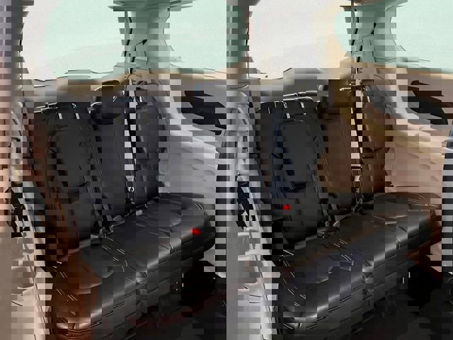 Used 2024 Chrysler Pacifica Touring-L image 8