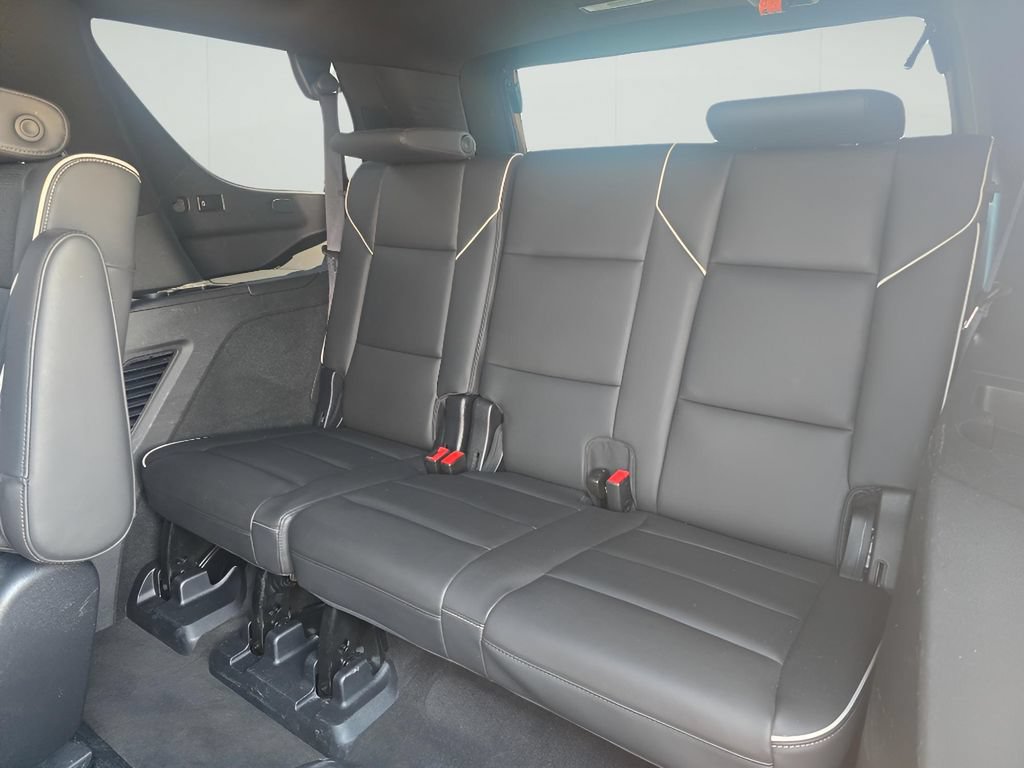 Used 2023 Cadillac Escalade Premium Luxury AWD/4WD image 13