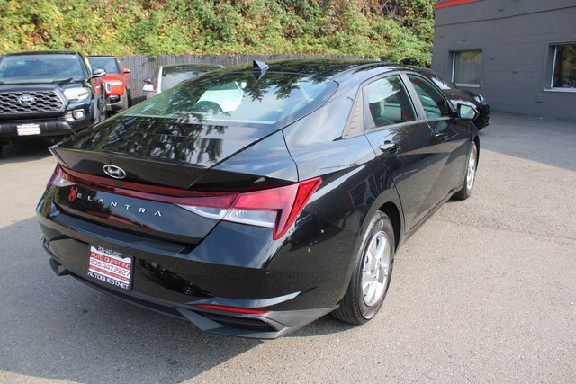 Used 2022 Hyundai Elantra SE image 3