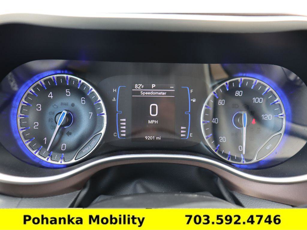 Used 2023 Chrysler Voyager LX image 11