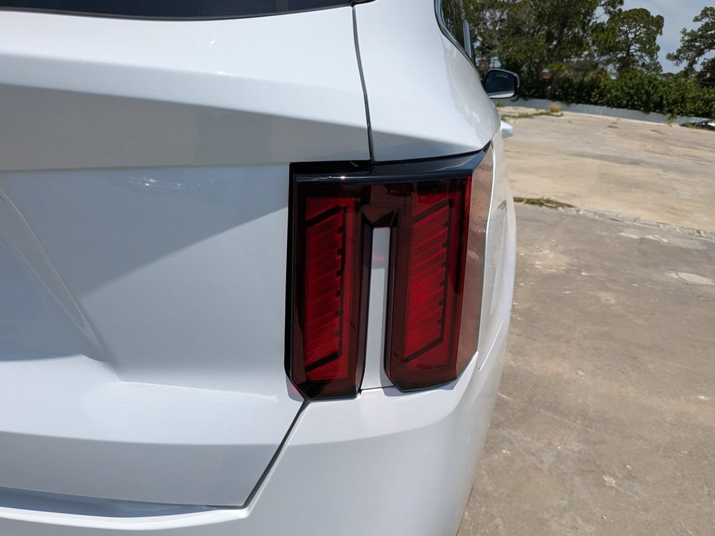 Certified 2024 Kia Sorento EX w/ Panoramic Sunroof Package FWD image 11